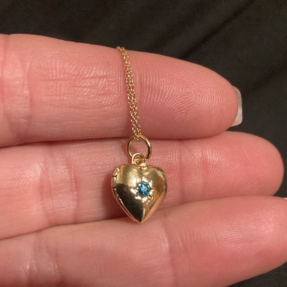 NEW!! Tiny Delicate Gold Heart Locket - Picture 9 of 10